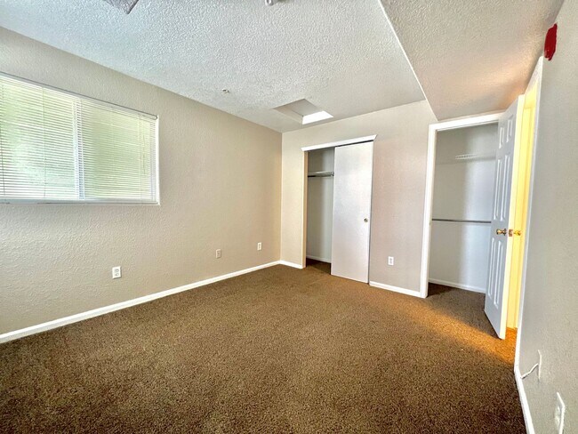 Building Photo - 2 Bed Apartment in the Sable Cove Condomin...