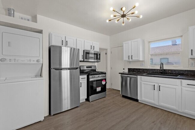 Building Photo - Brand NEW EVERYTHING!!. 2 BED in the heart of downtown Phoenix