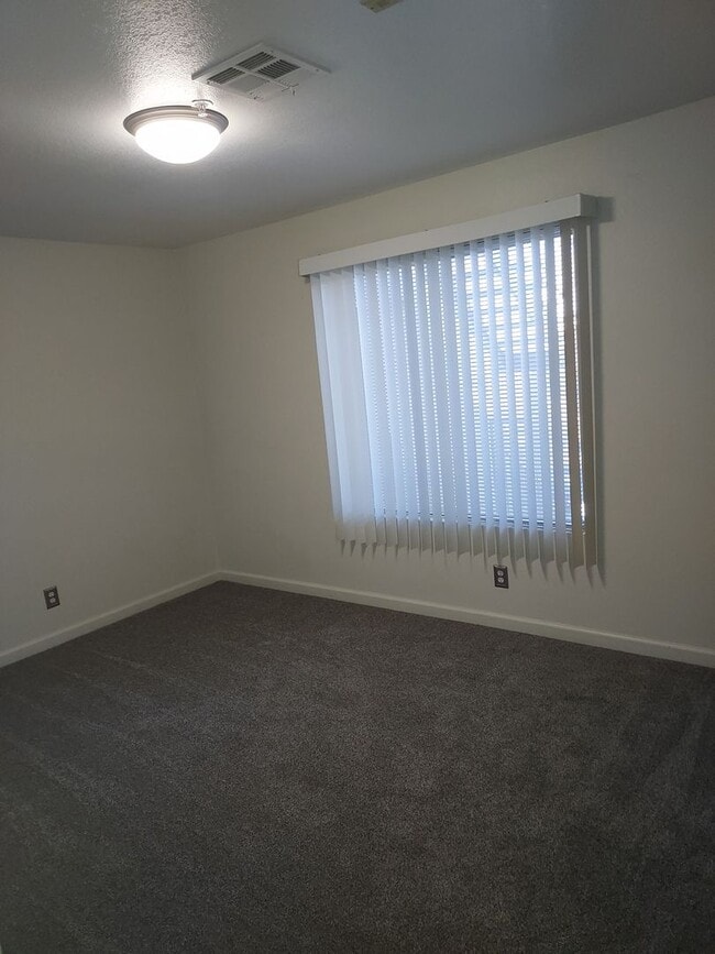 Building Photo - 2ND FLOOR CONDO FOR RENT
