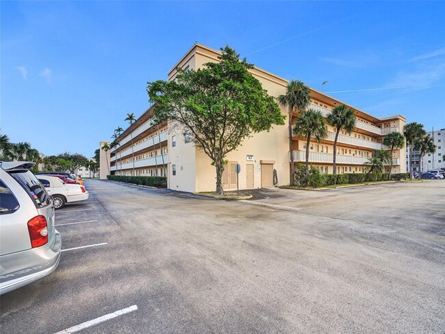 Building Photo - 505 E Dania Beach Blvd