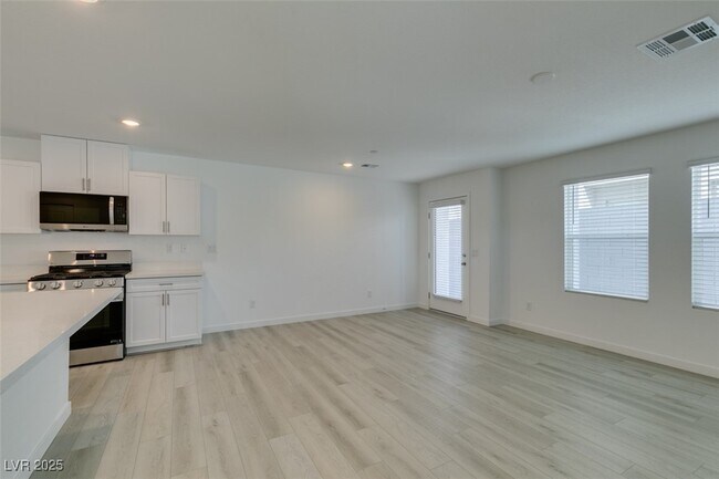 Building Photo - 6229 Mangler St