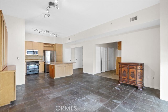 Building Photo - 488 E Ocean Blvd