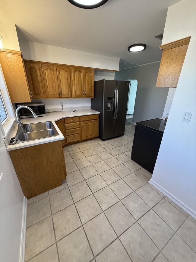 Building Photo - 3250 3rd Ave S