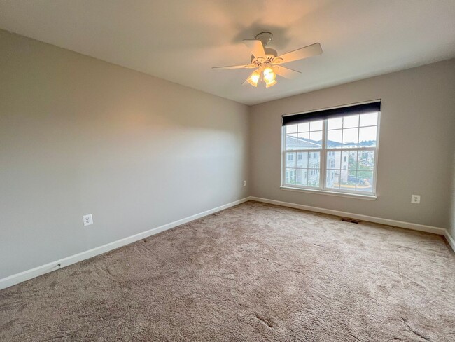 Building Photo - Lavish 3 Bed 2.5 Bath Brick Townhome In Ce...