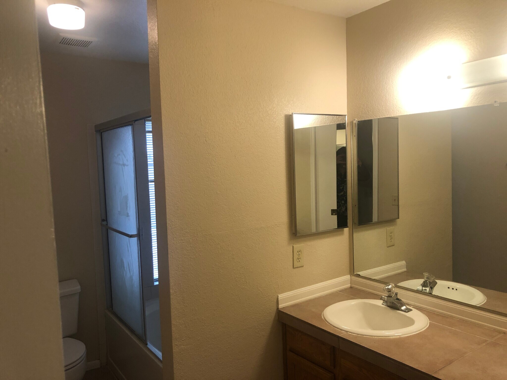 Building Photo - 2521 W Glenbrook Way