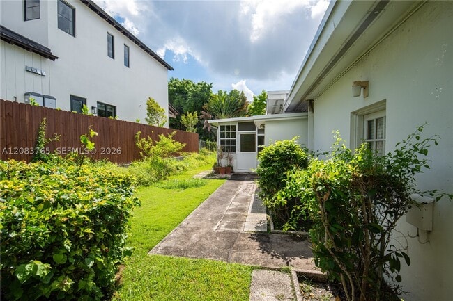 Building Photo - 85 S Hibiscus Dr