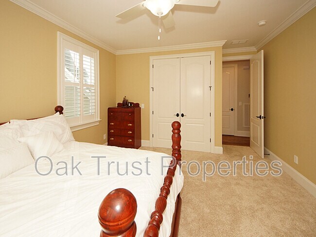 Building Photo - 125 Brogun Ln