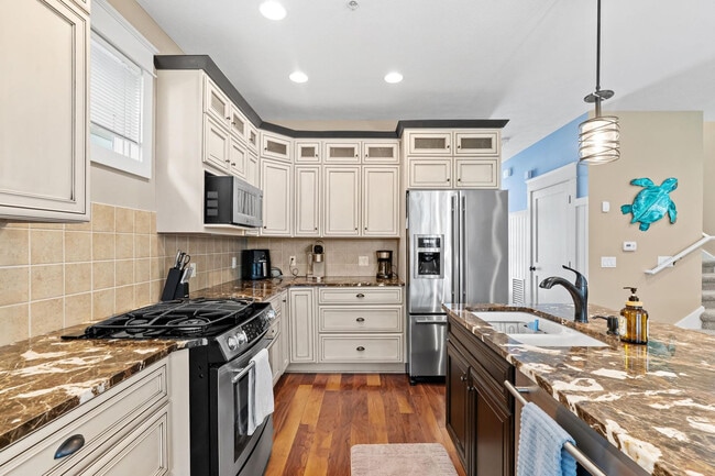 Building Photo - 807 Lake St