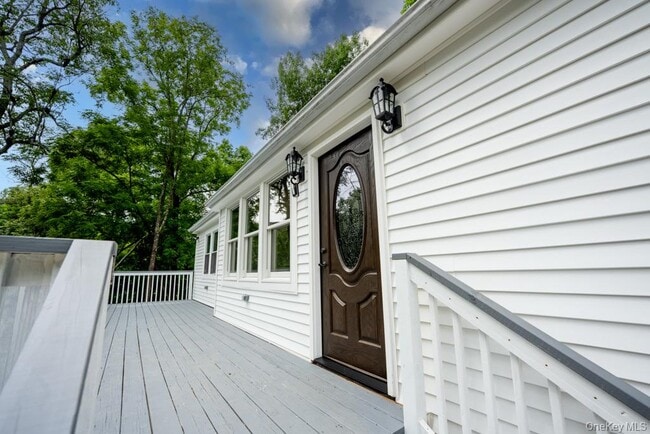 Building Photo - 745 Peekskill Hollow Rd