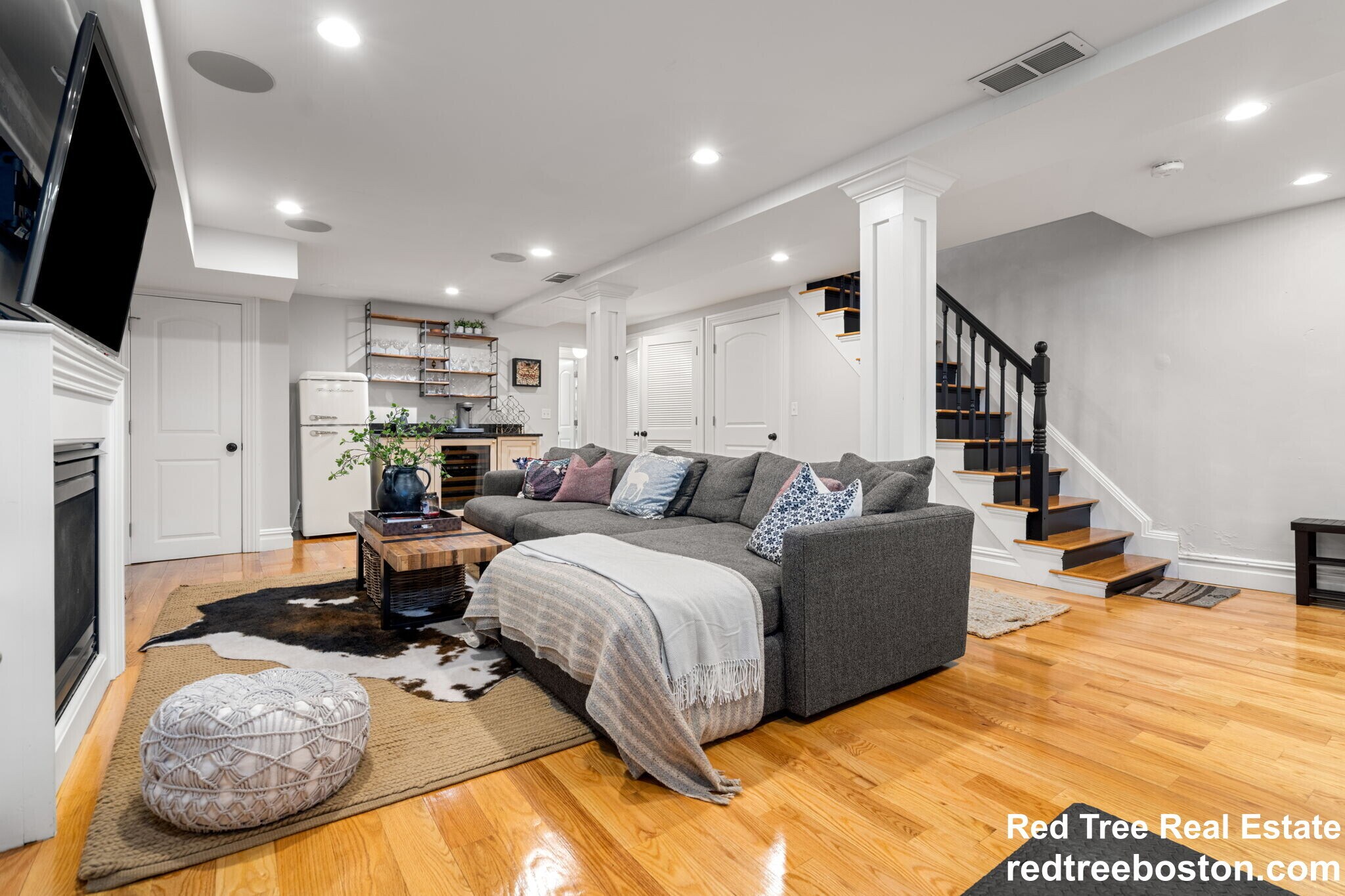 Building Photo - 687 E 6th St