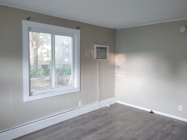 Building Photo - Charming 3BR Home in Heart of West 7th – St. Paul