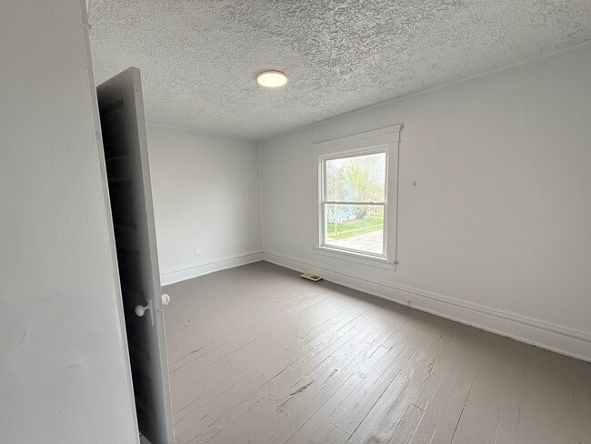 Building Photo - 343 Cedar Ave