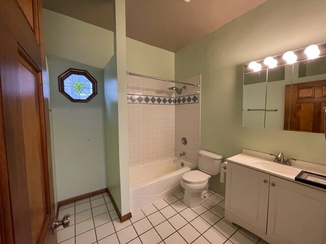 bath - 236 E Illinois St