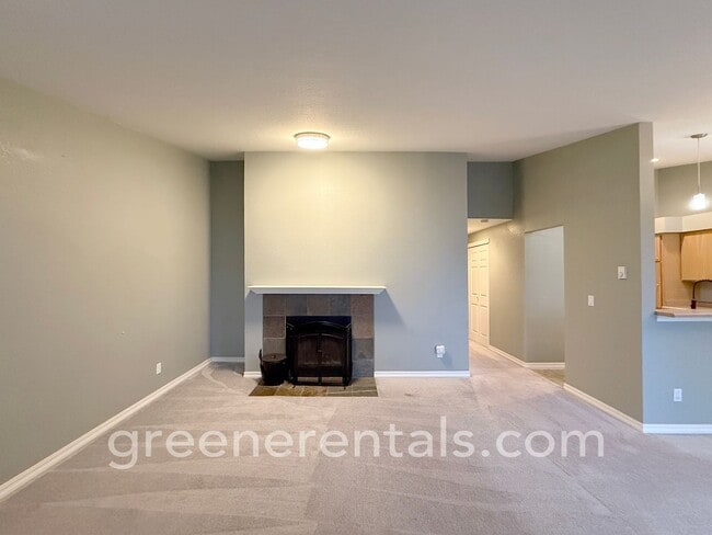 Building Photo - 2BR/1.5BA 3rd Floor Condo Overlooking Sinclair Inlet