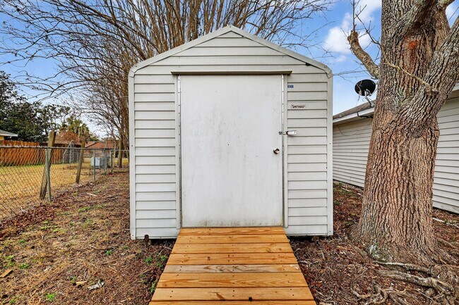 Building Photo - Spacious 2/2 in Leesburg Near Treadway Elementary – Bonus Room