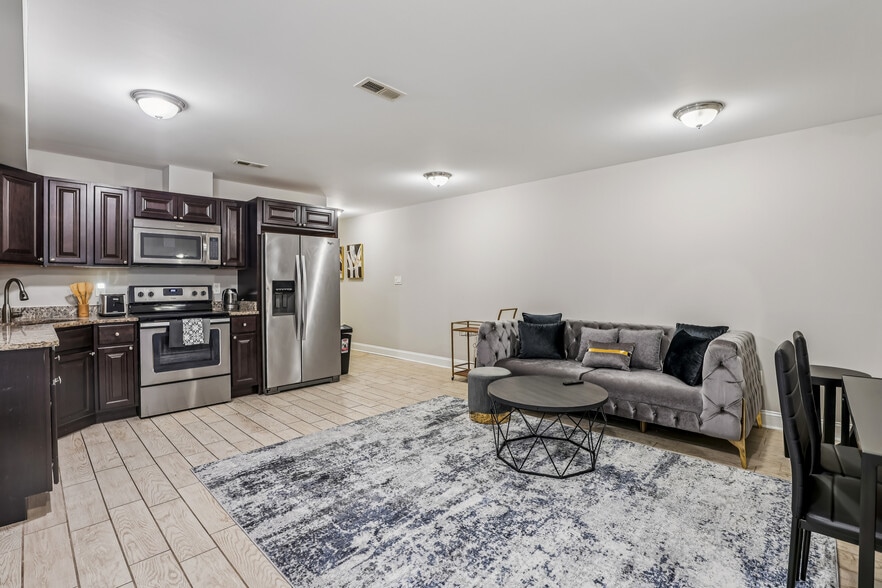 Building Photo - 1332 Levis St NE