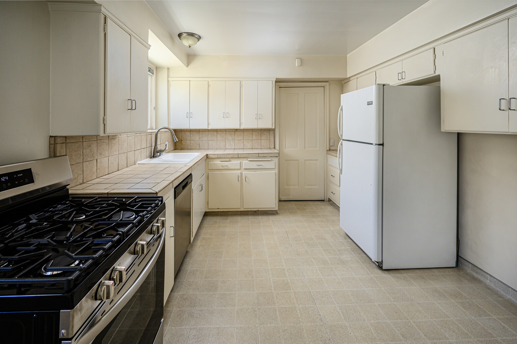 Building Photo - 1763 Kelton Ave