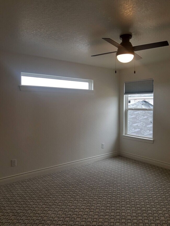 Building Photo - Kerrville, TX  Custom Build Home Ready for Immediate Move In