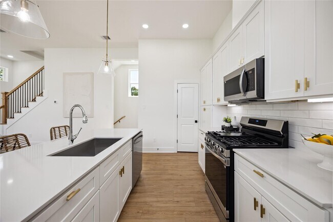 Building Photo - 835 D Rachel St