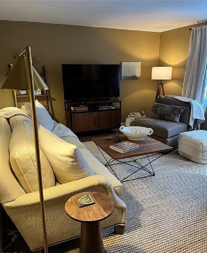 Building Photo - 1872 Higby Dr