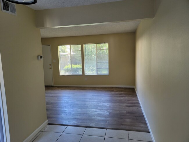 Building Photo - CONDO FOR RENT!