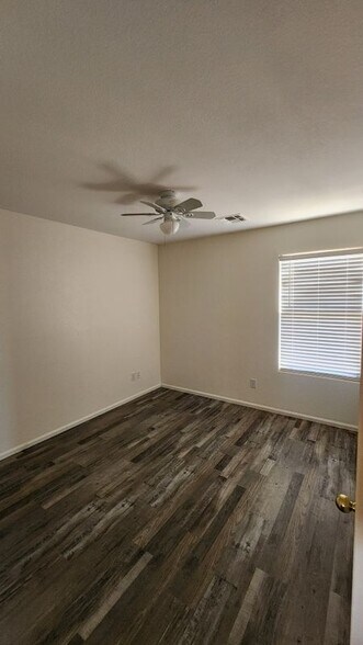 Building Photo - 42553 W Michaels Dr