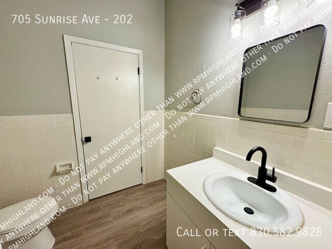 Building Photo - 705 Sunrise Ave