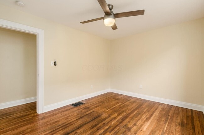 Building Photo - 228 E Kelso Rd