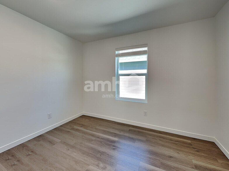 Building Photo - 5335 Turnstone St SE