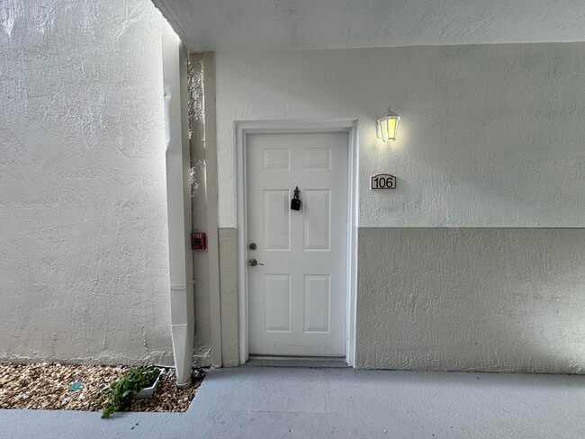 Building Photo - 11022 Legacy Dr
