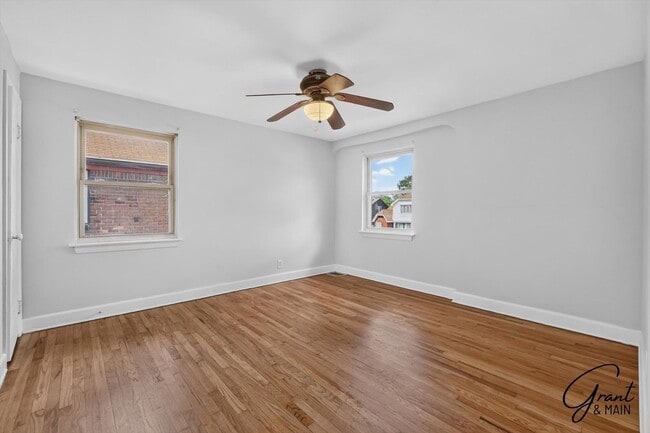Building Photo - $1350 3 bedrooms