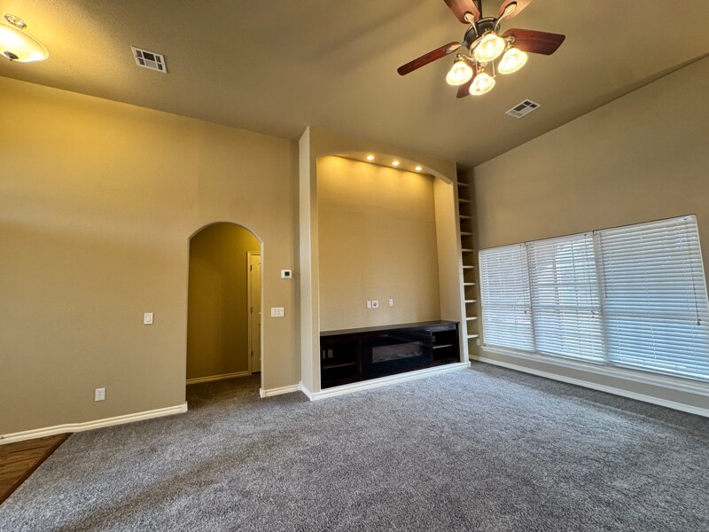 Building Photo - 1801 E Jacksonville St