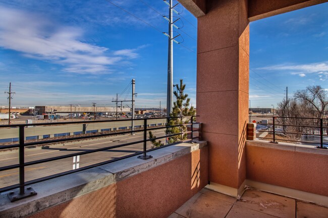 Building Photo - 2BD/2.5BA Condo with Parking Spot and Garage at Parkhill  AVAIL NOW!