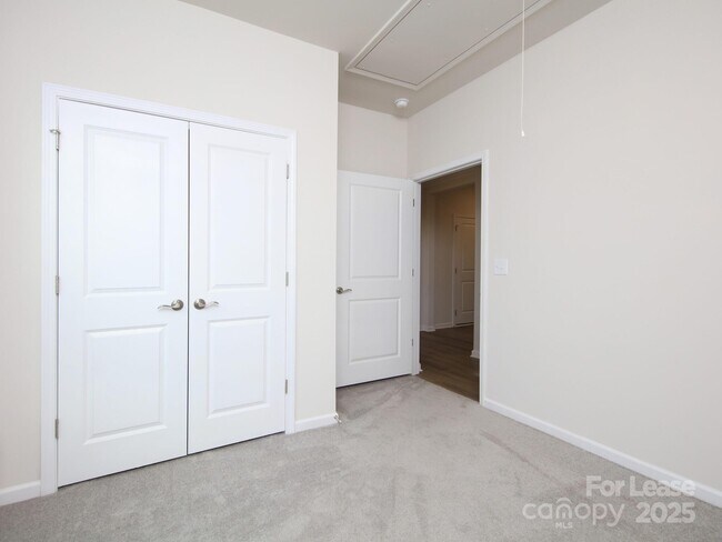 Building Photo - 161 White Apple Wy