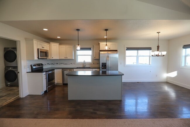 Building Photo - 1327 Silverton Dr