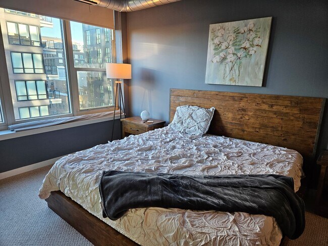 Building Photo - 909 W Washington Blvd