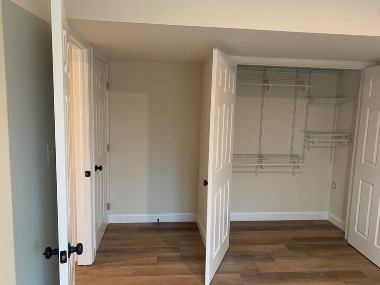 Building Photo - 9218 Cooks Point Ct