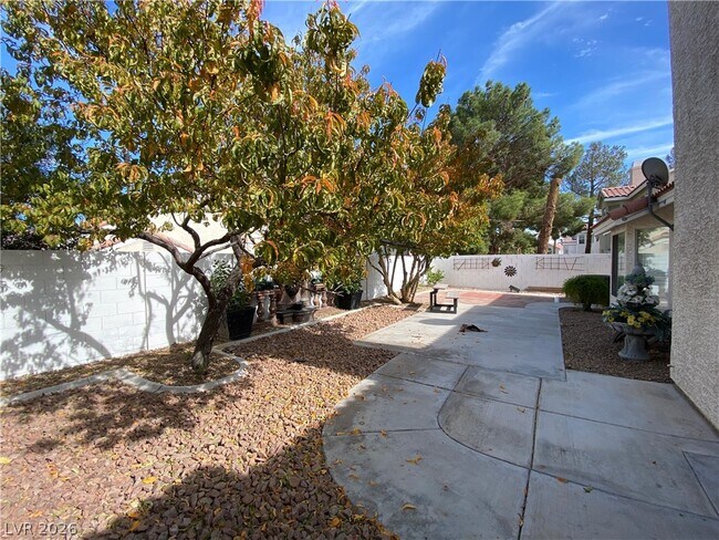 Building Photo - 7816 Waterfalls Ave