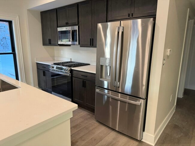 Building Photo - 106 E Erie St