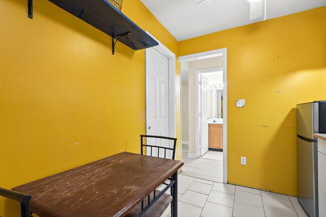 Building Photo - 7417 Wilma Ln