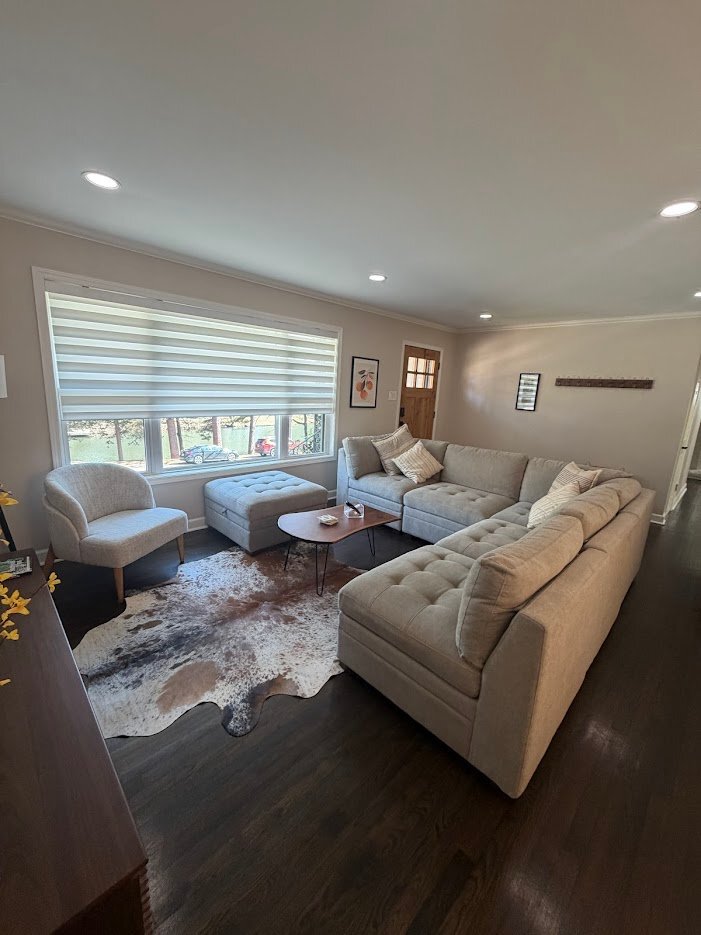 Building Photo - 3737 Lakeshore Dr