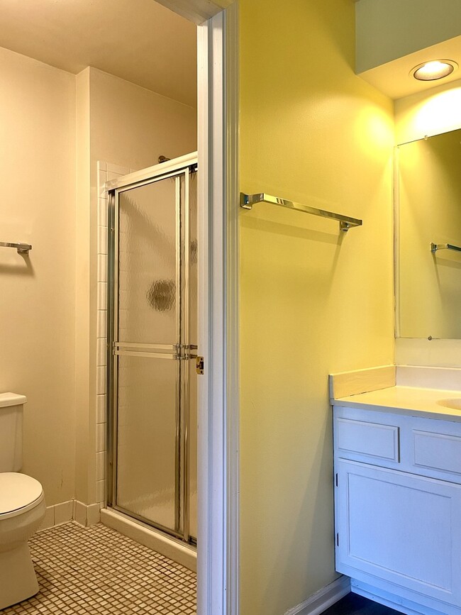 Building Photo - 1266 N Regency Dr