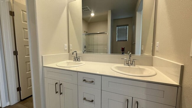 Building Photo - 35333 Hutchinson Pl