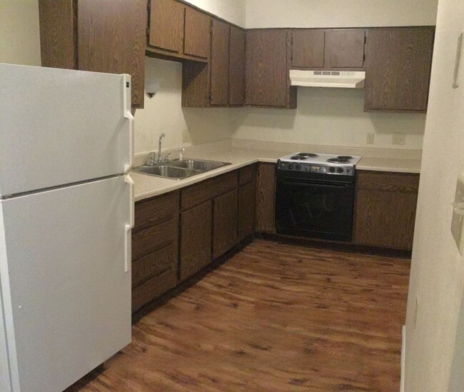 Building Photo - Calhoun Village Apartments