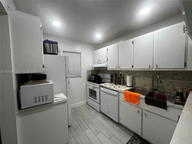 Building Photo - 7610 Stirling Rd