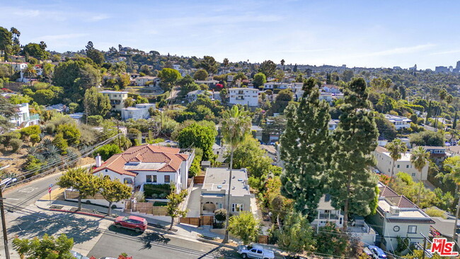 Building Photo - 1660 Micheltorena St