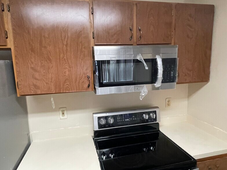 Building Photo - 2609 Camelback Ln
