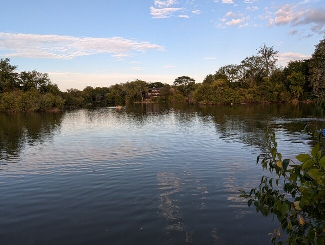 Building Photo - 5529 E Lake Dr