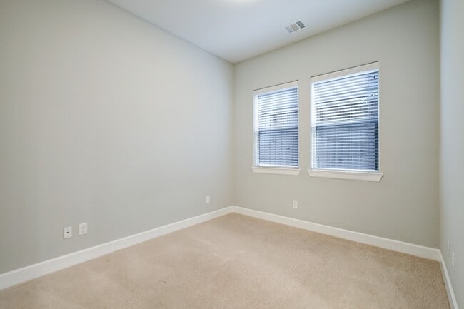 Building Photo - 2119 Naomi St