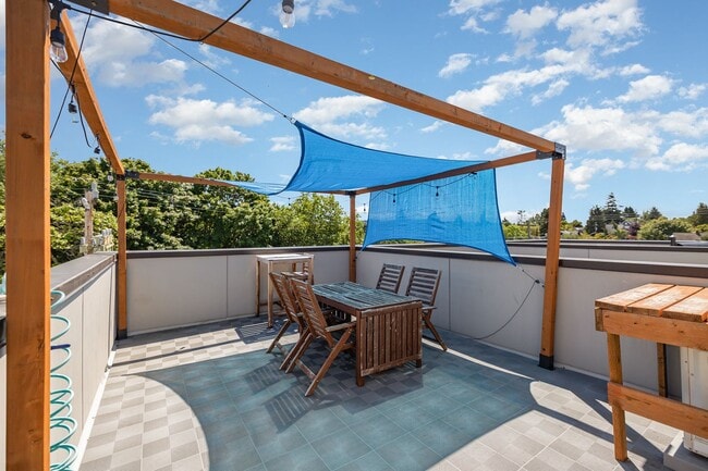 Building Photo - Modern Ballard Townhome | 2 Bed + 2.5 | 1,...